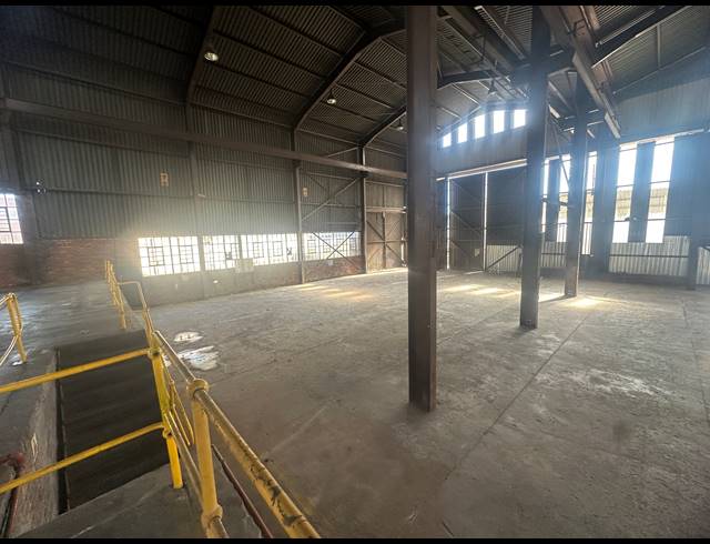 1,850M² WAREHOUSE FOR SALE IN CHLOORKOP